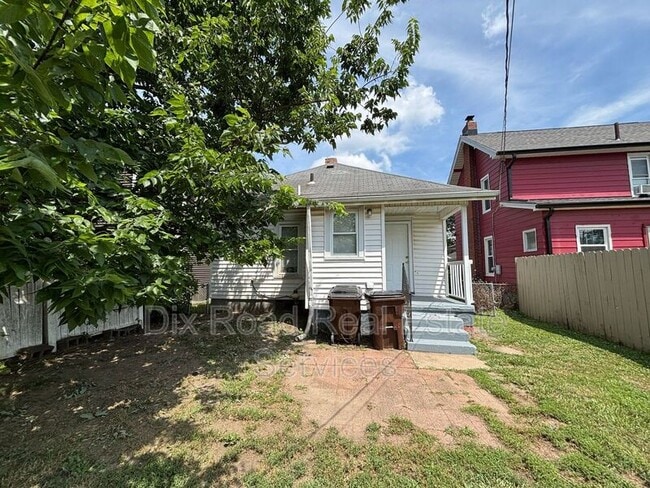 Building Photo - 708 Elwood St