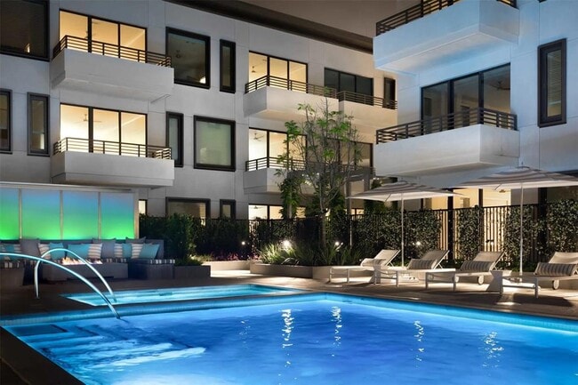 Foto del edificio - 4444 Westheimer Rd