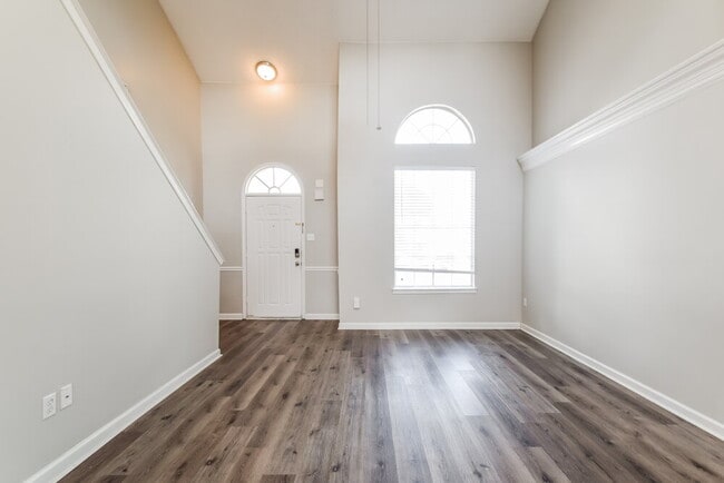 Building Photo - 9793 Dogwood Ct E