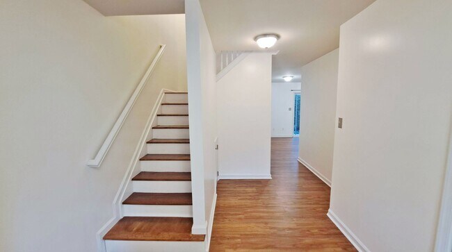 Foto del edificio - 3 Bed / 2-1/2 Bath Single Family Townhome with 1-Car Garage