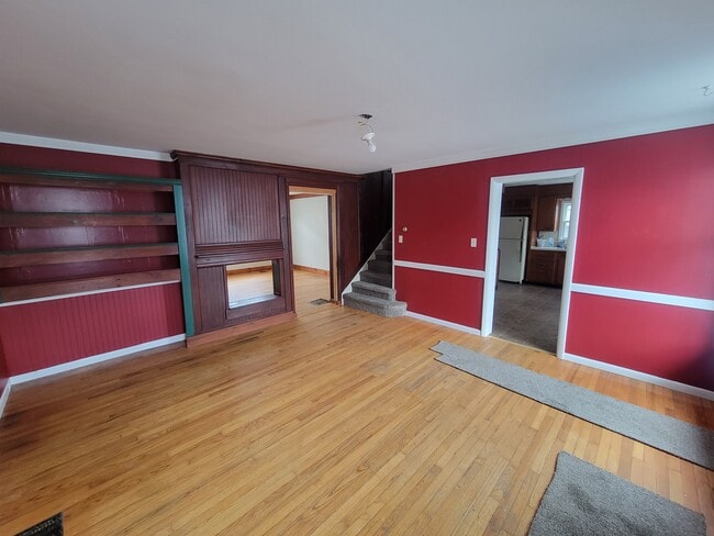 Building Photo - 18 Elm St