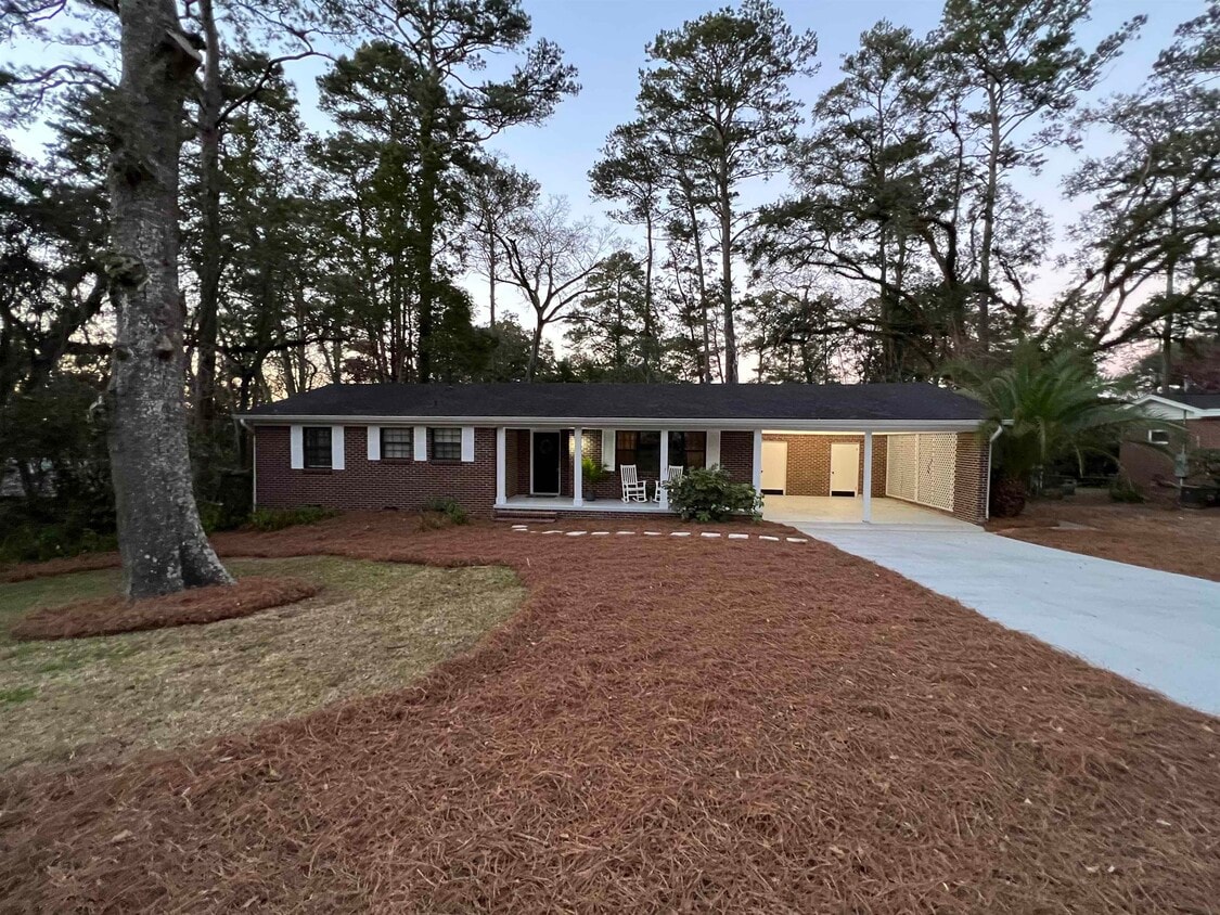 Primary Photo - 1918 Sunset Ln