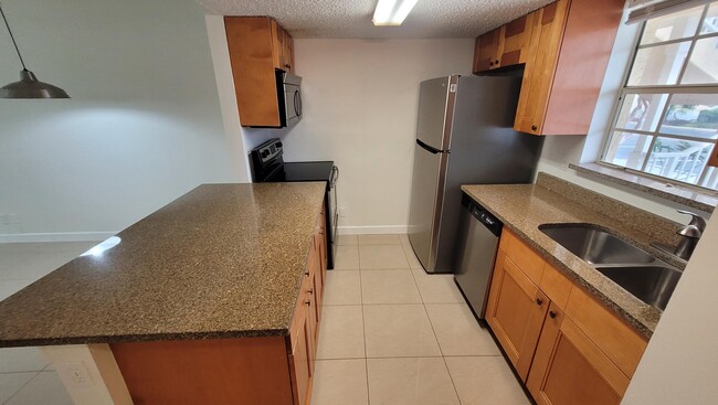 Building Photo - 6331 La Costa Dr