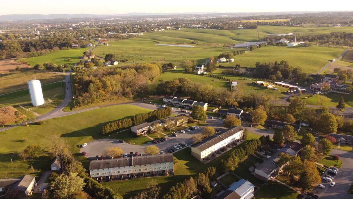 8 Nottingham Dr, Chambersburg, PA 17201 Townhome Rentals in