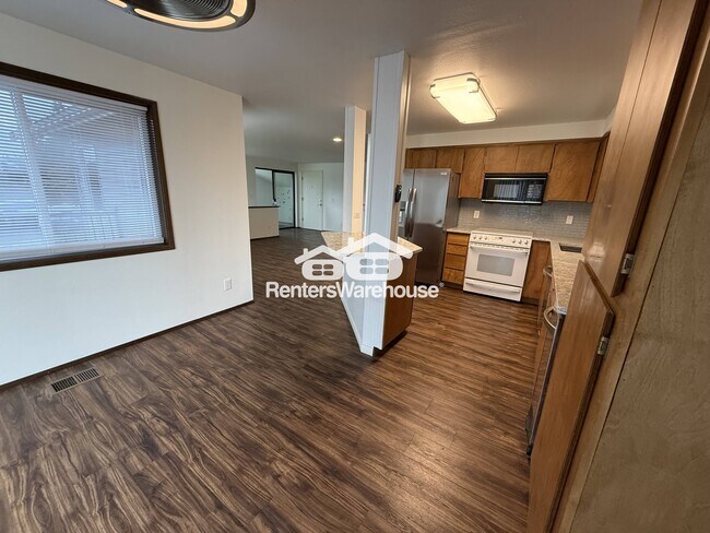 Foto del edificio - 5718 Commercial Ave