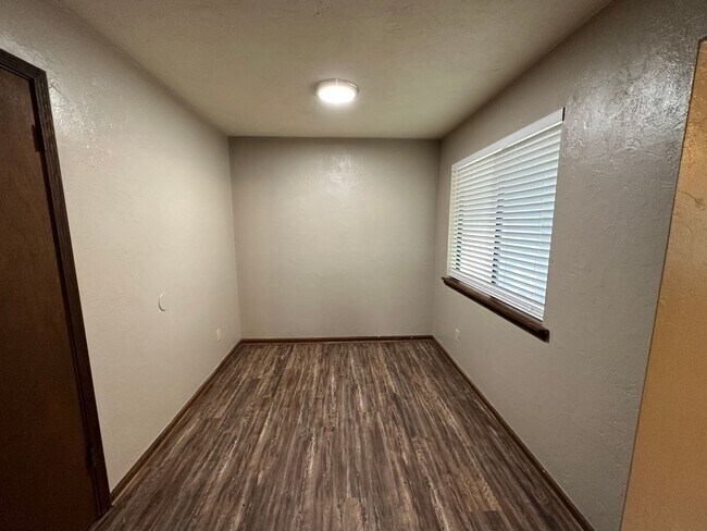 Building Photo - Downstairs Unit on Hilaman Golf Course