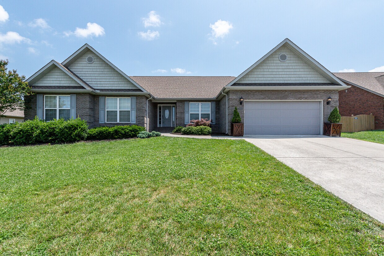 2712 Barsha Fields Ln, Maryville, TN 37804 House Rental in Maryville