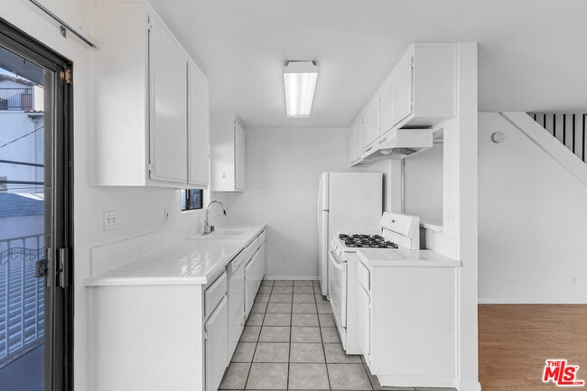 Foto del edificio - 2490 Purdue Ave