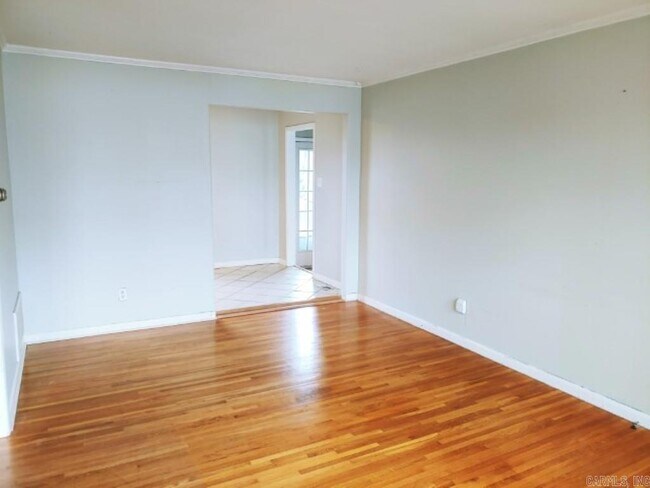 Building Photo - 307 W 34th St