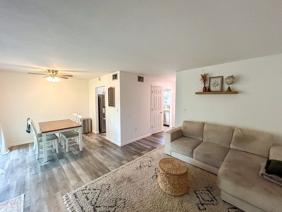 Foto principal - 1038 SW 6th Dr