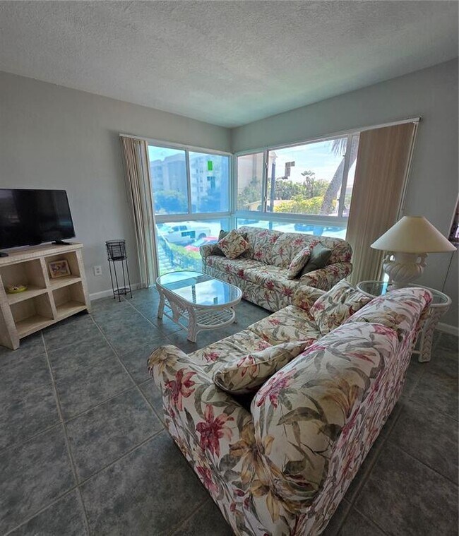 Foto del edificio - 1025 SE 15th St