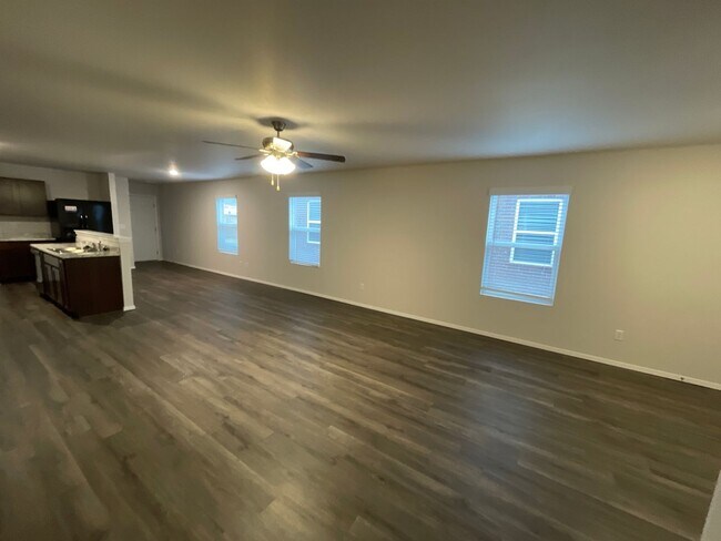 Foto del edificio - BRAND NEW Three Bedroom | Two Bath Home in...