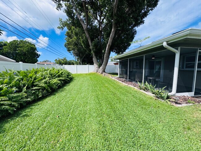 Foto del edificio - 13926 Sunset Dr