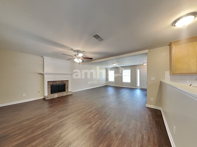 Foto del edificio - 241 Hunters Chase