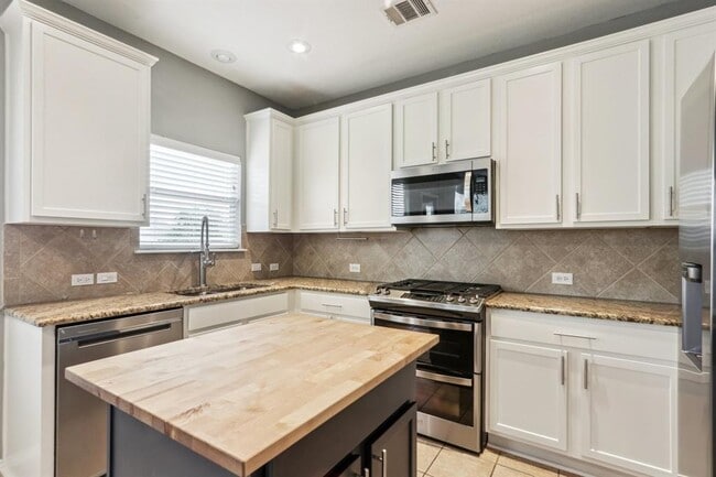 Building Photo - 11129 Persimmon Gap Dr