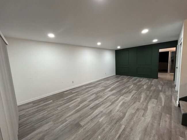 Foto del edificio - 4 bedroom Townhome for Rent in Rancho Bern...