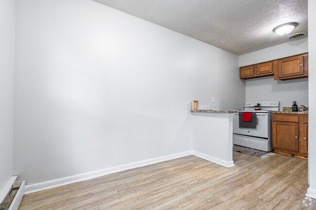 2 habitaciones, 1 baño - 750 pies cuadrados - Comedor - Chateau Royale Apartments