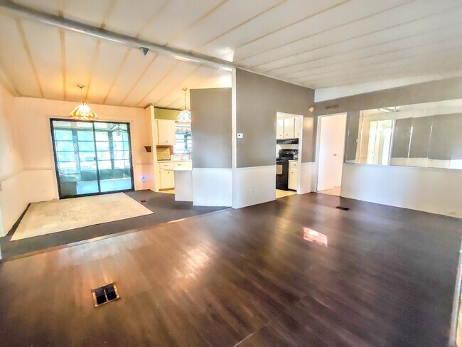 Building Photo - 163 Buchanan Cir