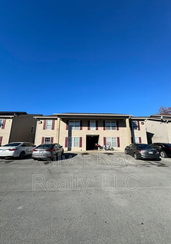 Primary Photo - 250 Willow Creek Drive