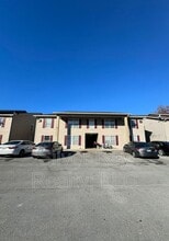 Building Photo - 250 Willow Creek Drive