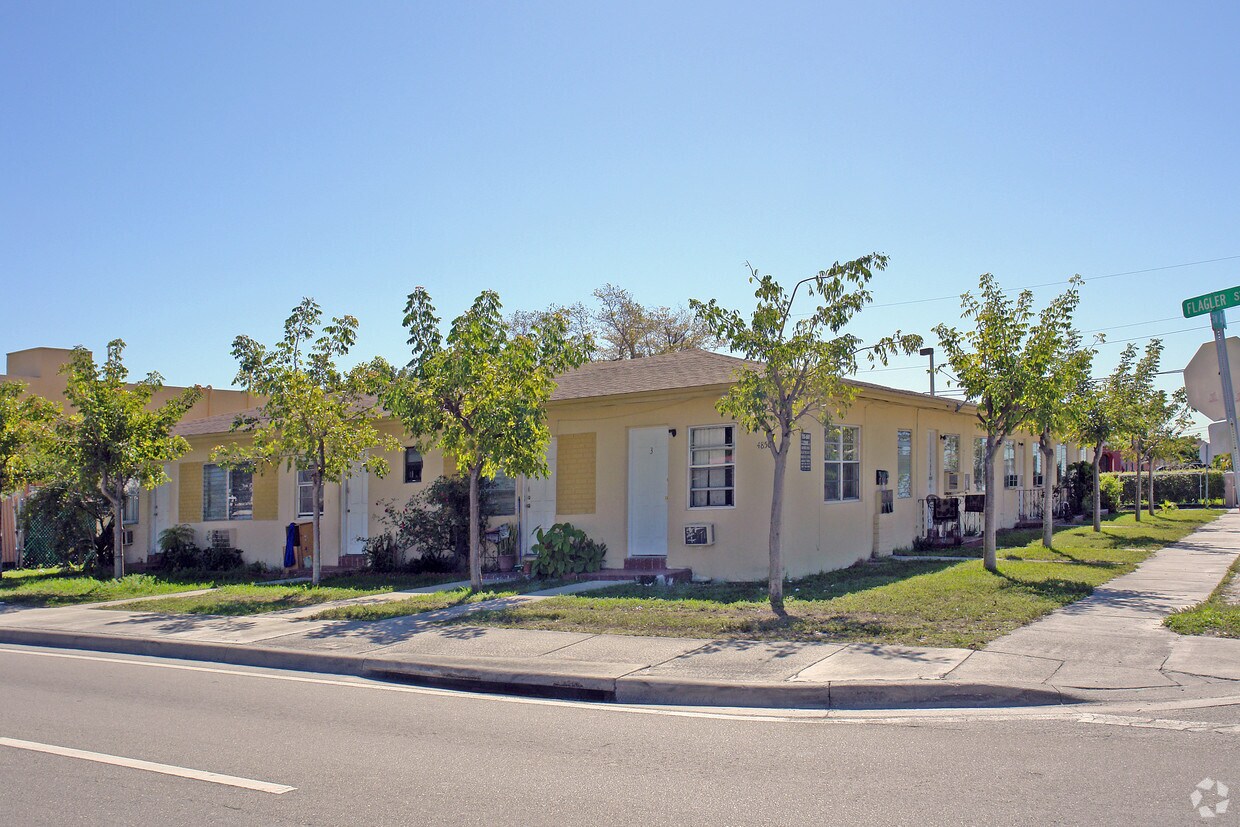 Foto principal - 4850 W Flagler St
