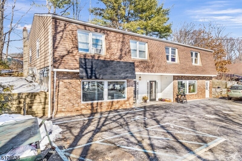 Primary Photo - 14 Oak Ridge Rd