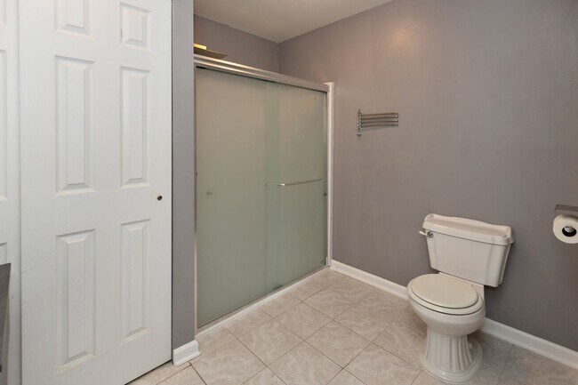 Building Photo - 10-B SUMAC CT