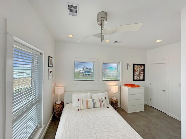 Building Photo - 2496 Gilmore