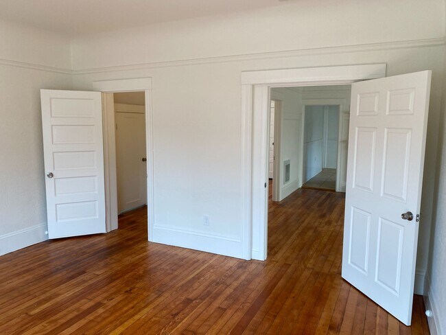 Foto del edificio - 3427-29 West Street