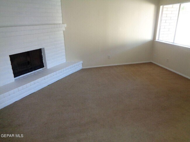 Foto del edificio - 3022 E Glen Dr