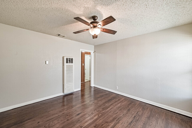 Living Room - 4821 Sandage Ave