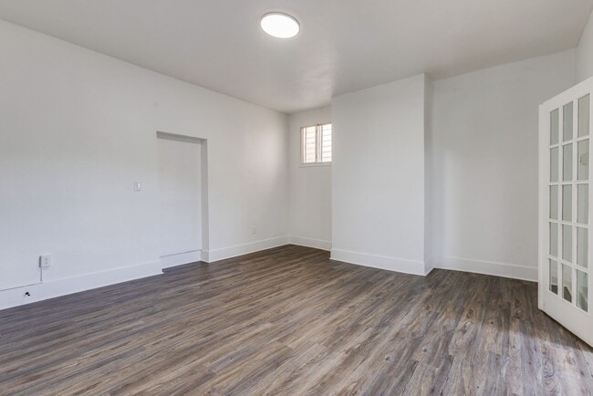 Foto del edificio - 705 Brownsville Rd