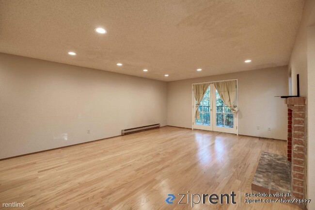 Building Photo - 2 br, 2 bath Condo - 8006 146th Avenue Nor...