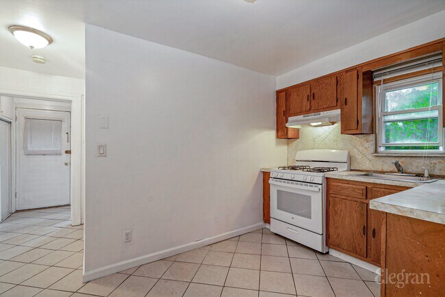 Building Photo - 100 Highland Ave