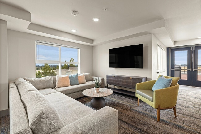 Sky Lounge - Destinations Lynnwood 61+ Active Adult Apartment Homes