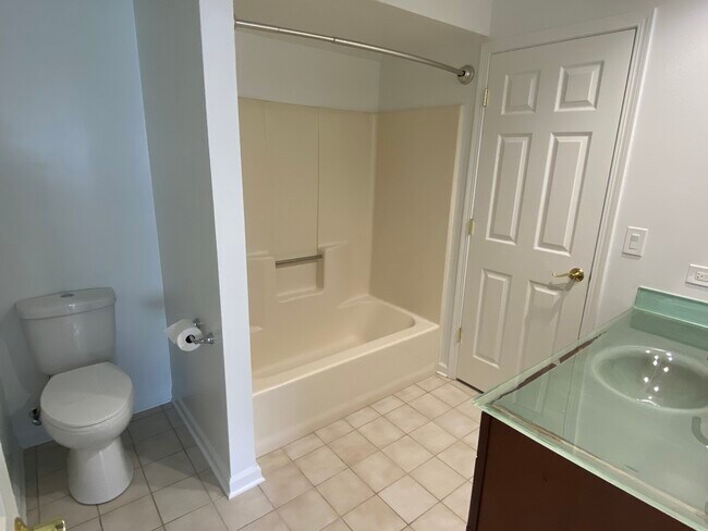 Foto del edificio - 940 N Lakeside Dr