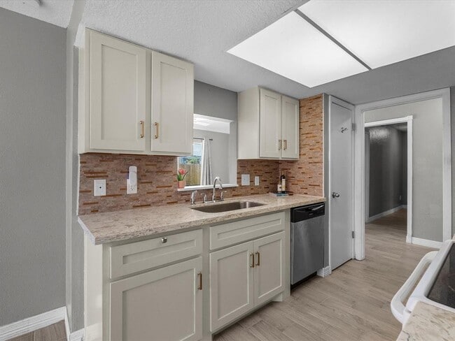 Building Photo - 11731 Flushing Meadows Dr