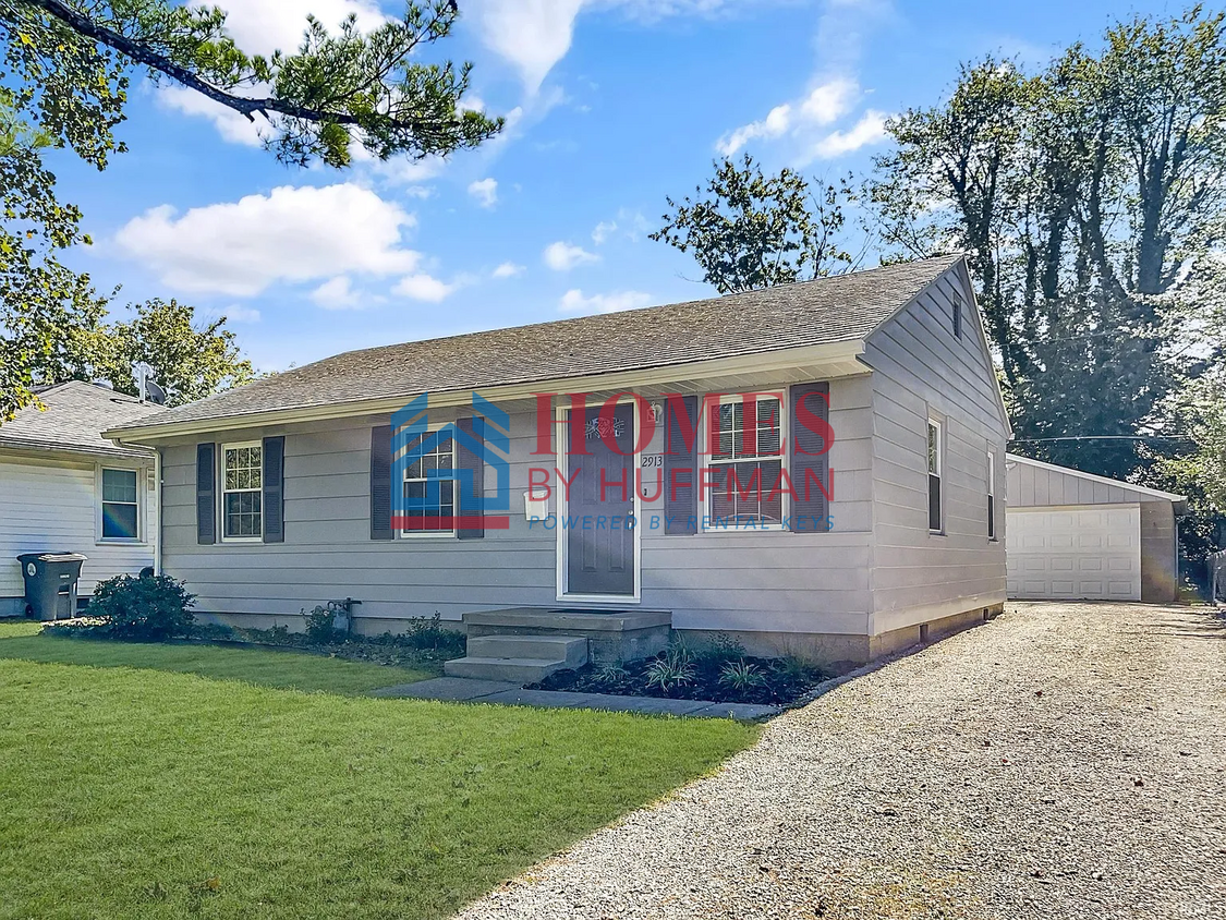 Primary Photo - Three Bedroom House | Detached Garage