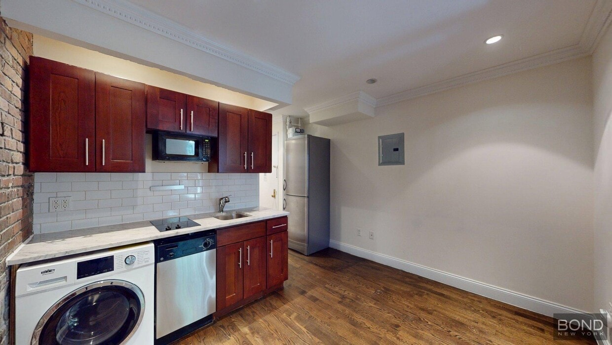 Primary Photo - 610 E 9th St