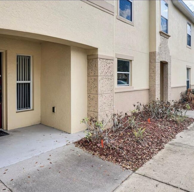 Building Photo - 2704 Club Cortile Cir