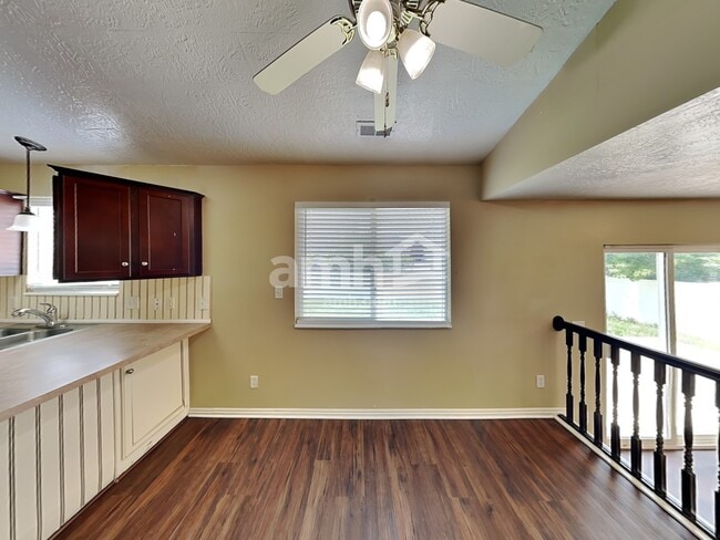 Building Photo - 252 S 540 W