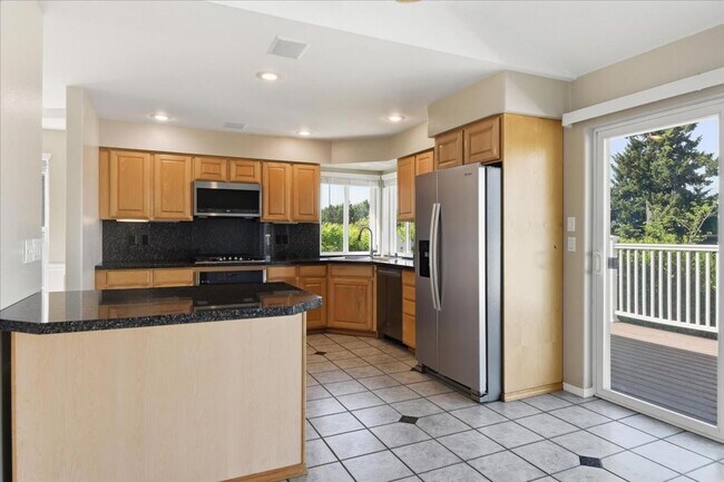 Building Photo - 5Bd/4Ba Marysville Home