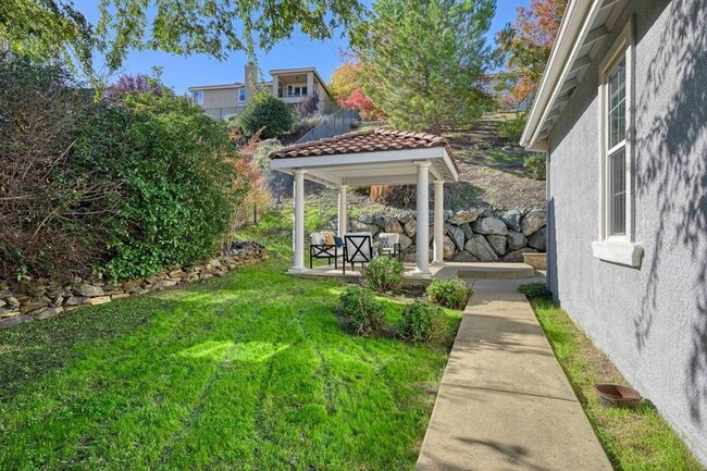 Building Photo - Beautiful home in Serrano. Must See!