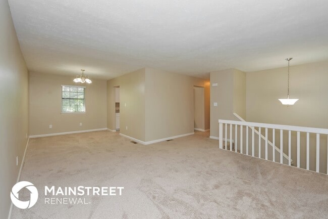 Building Photo - 5869 Bobbin Ln