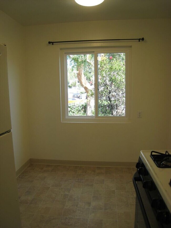 Foto del edificio - Beautiful La Mesa home w/ huge yard & garage