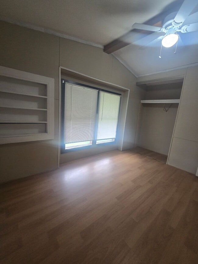 Building Photo - Super Cute 3 Bed 2 Bath Mobile Home!