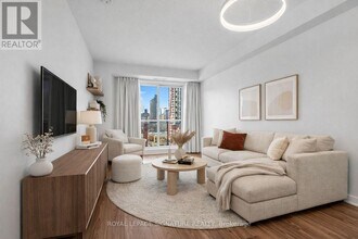 Building Photo - 260 Sackville St