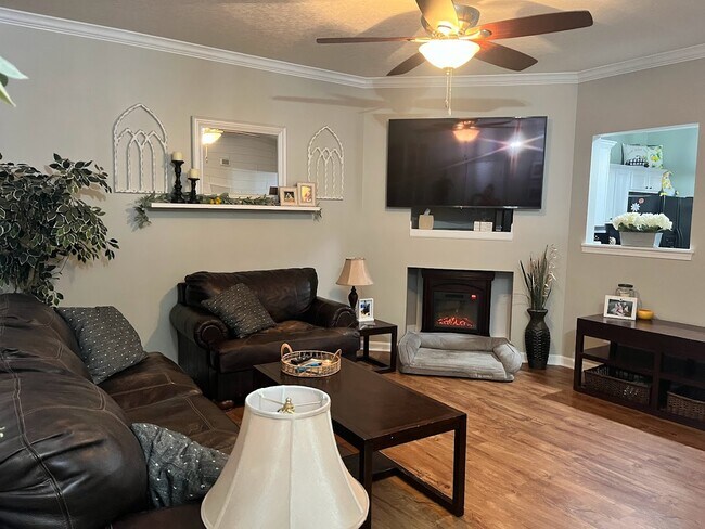 Foto del edificio - 7792 Highbrook Dr