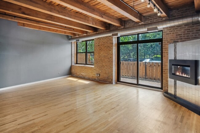 Foto del edificio - 1735 W Diversey Pkwy