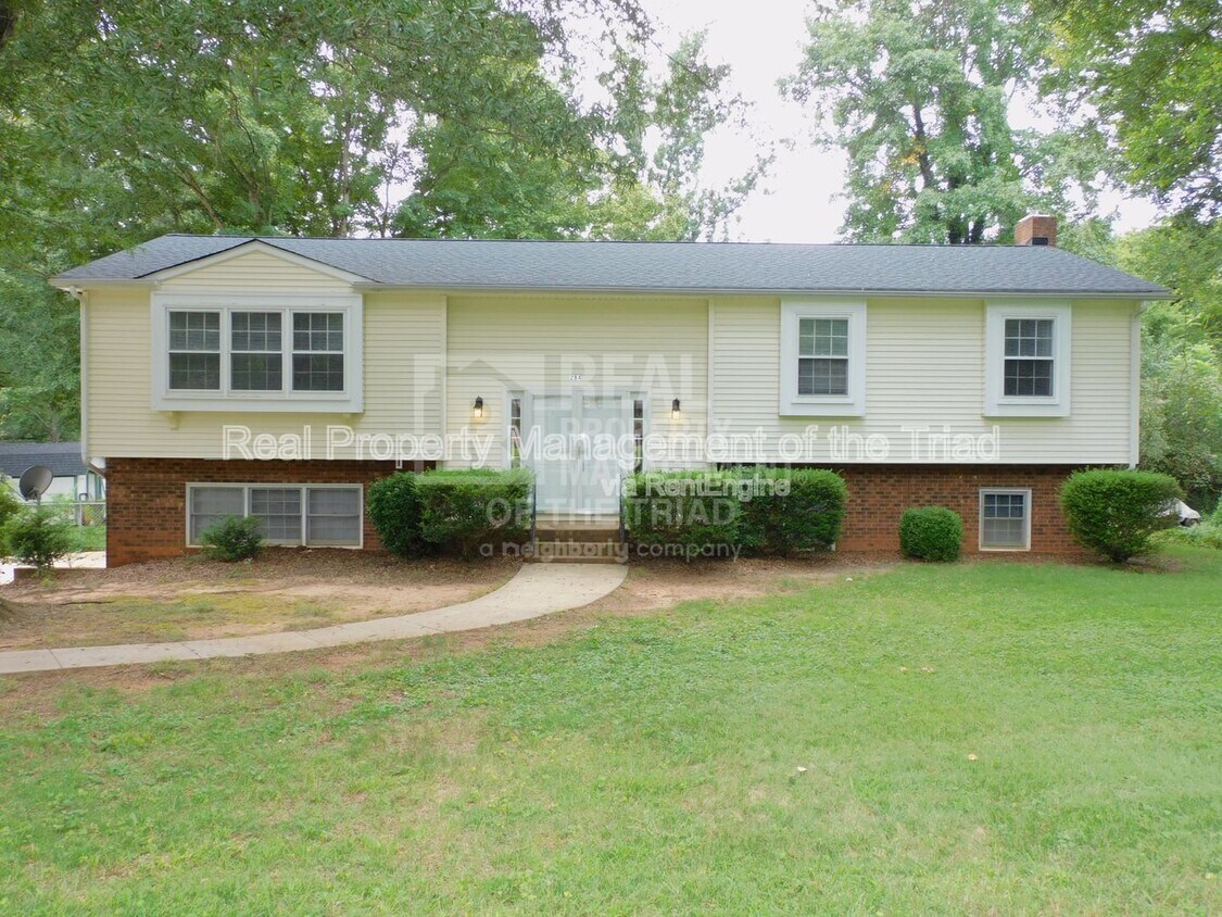 Photo - 284 Longmeadow Dr